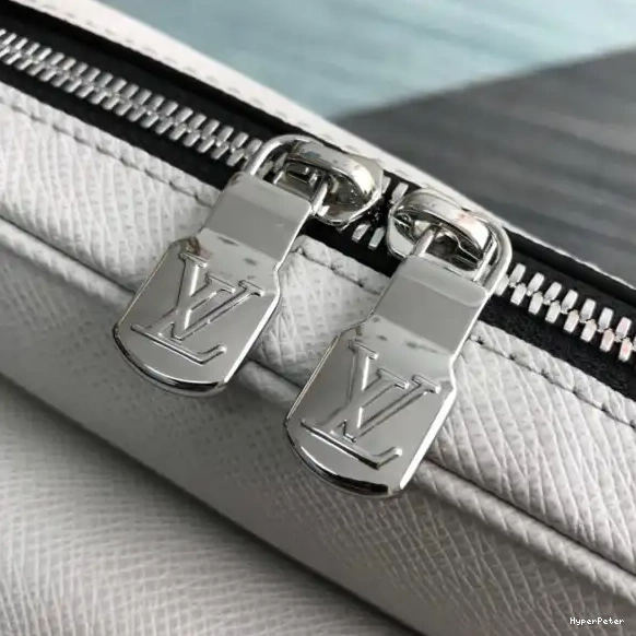 OUTDOOR LOUIS MESSENGER VUITTON 0604